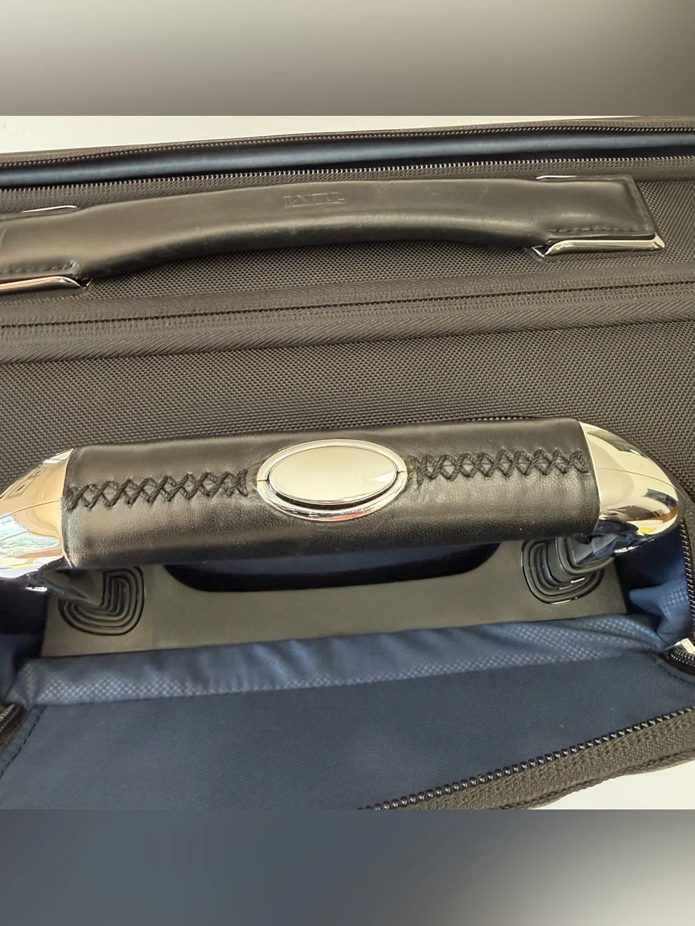 TUMI Arrivé McAllen Mobile Office Carry-On Compact Spinner Briefcase Black EUC